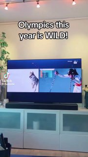 Скрин с экрана: трансляция показывает кадры с собакой на олимпийской лыжной трассе, заметны элементы интерфейса TikTok.