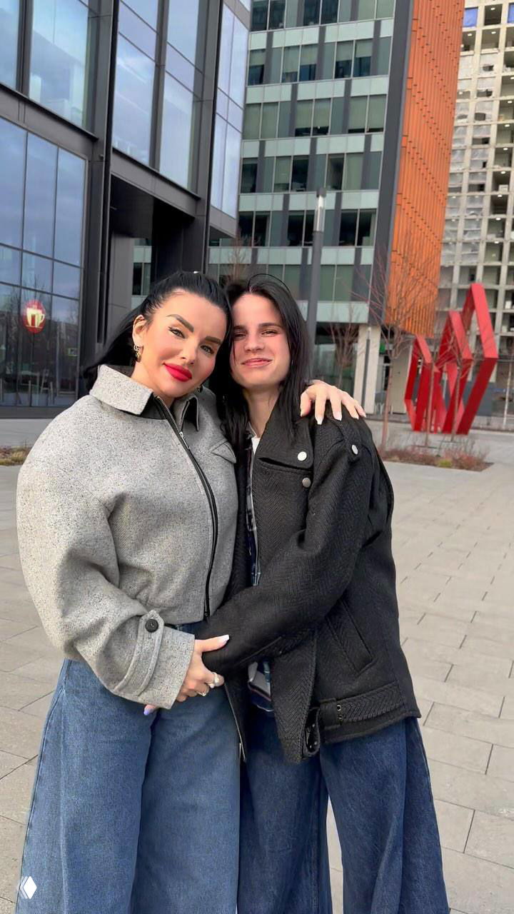 Дочь Юлии Волковой: ей 21, она не хочет на сцену