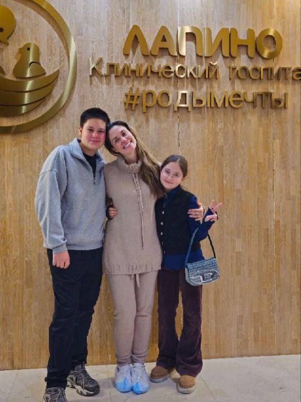 Агата Муцениеце показала кадры с выписки из роддома