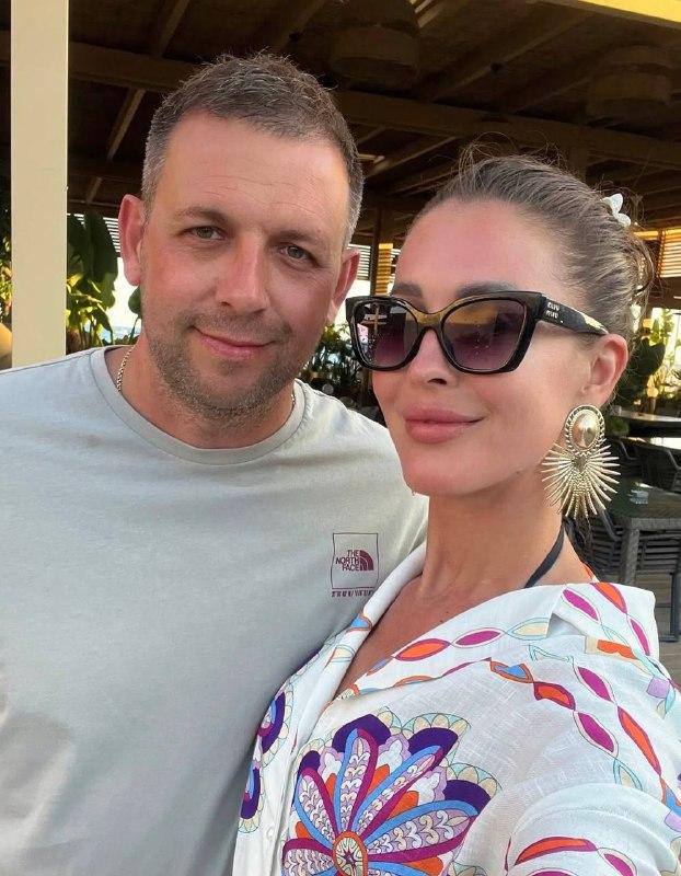 Беременная Анна Бузова тайно вышла замуж
