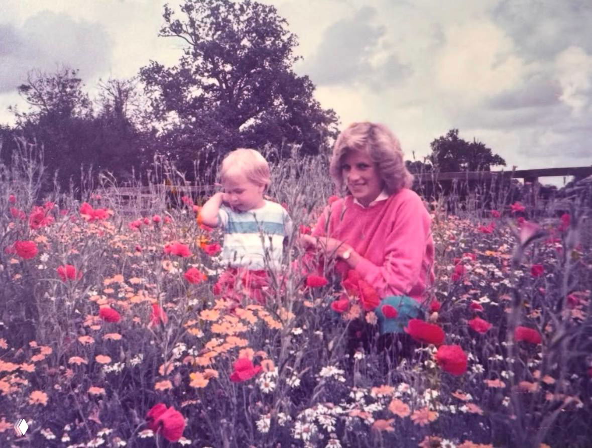 Принц Уильям почтил память принцессы Дианы в День матери