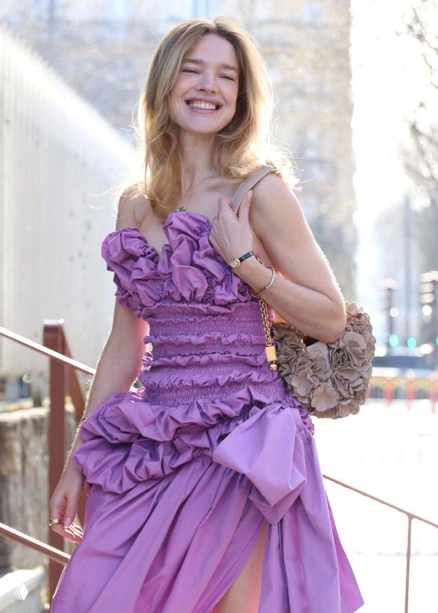 Наталья Водянова на показе Chloe: фиолетовое платье