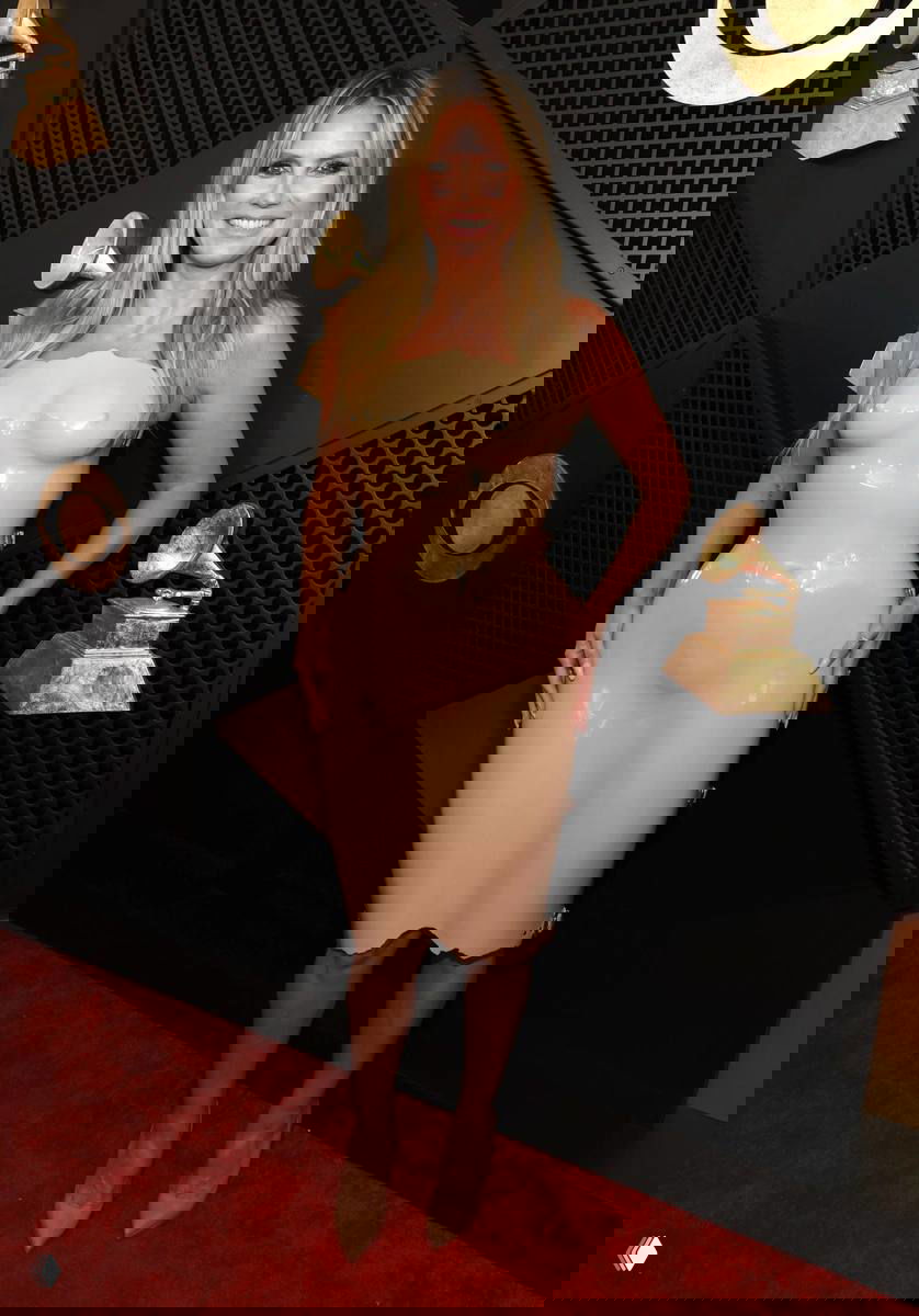 Хайди Клум повторила «голый» выход Бьянки Цензори на «Грэмми — 2026»