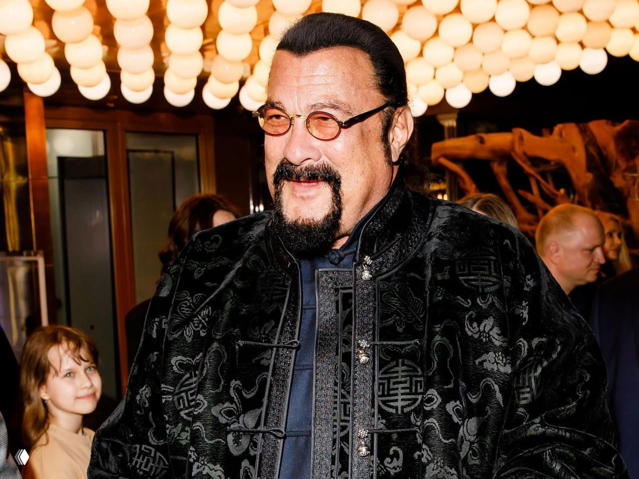 Стивен Сигал выставил особняк на Рублевке за 700 млн