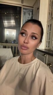 Портрет Виктории Бони в интерьерной обстановке, акцент на макияже и выражении лица, кадр используется как иллюстрация к публикации.