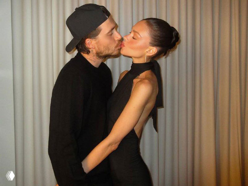 Николу Пельтц раскритиковали за фото с Бруклином