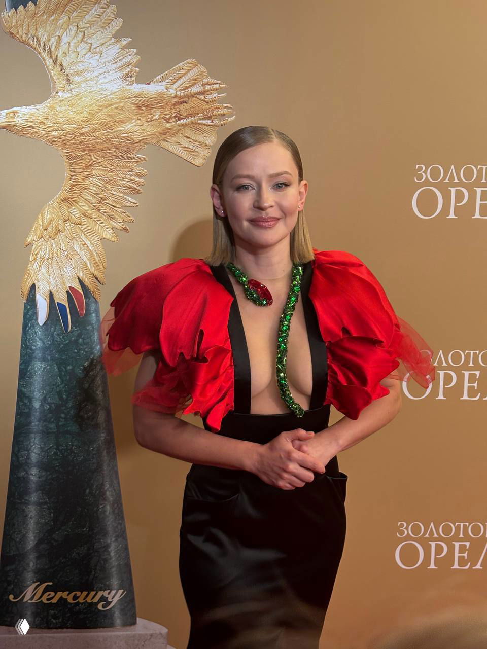 Юлия Пересильд: образ со змейкой