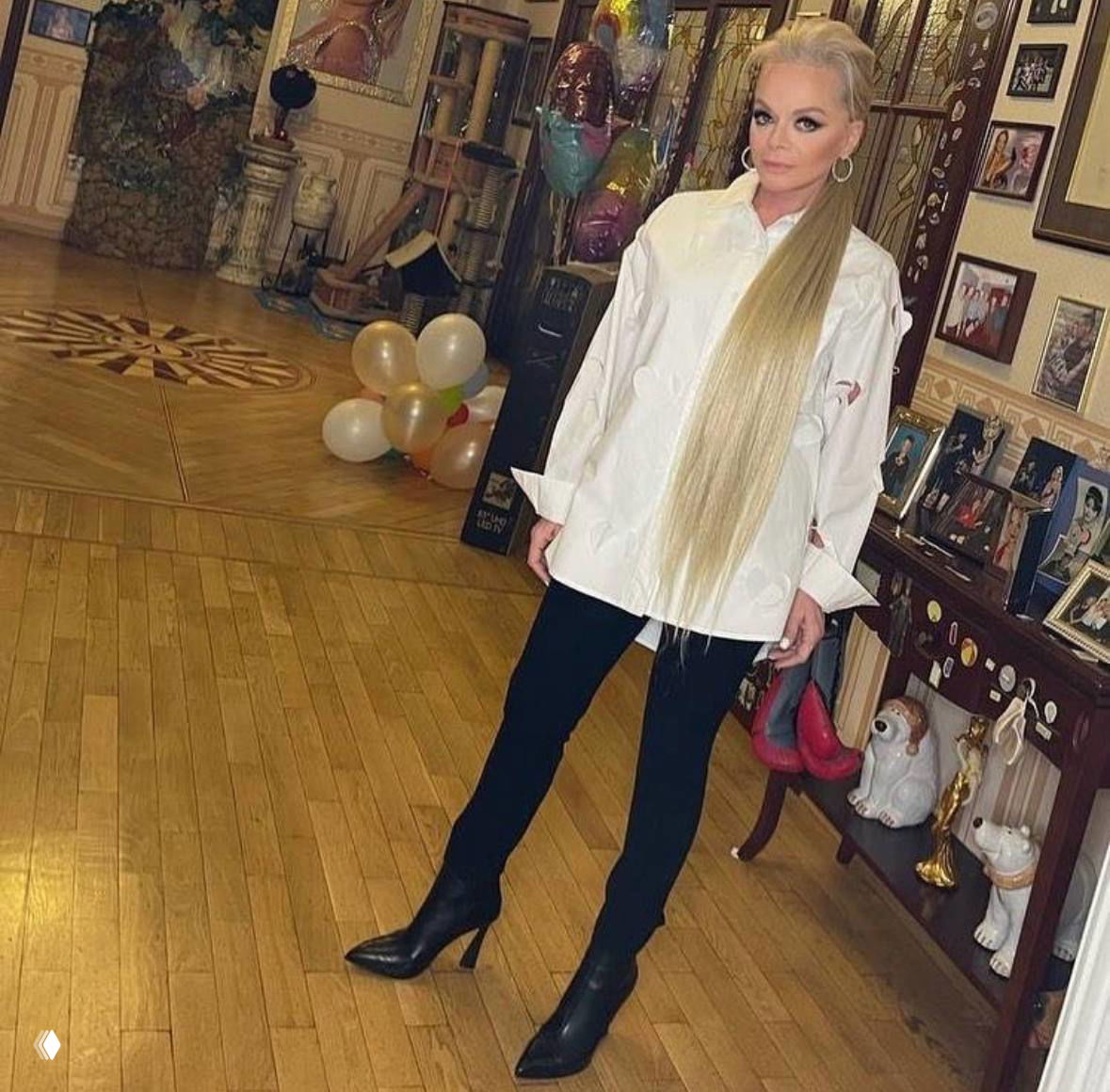 Долина обещала вернуть деньги Лурье — контакта нет