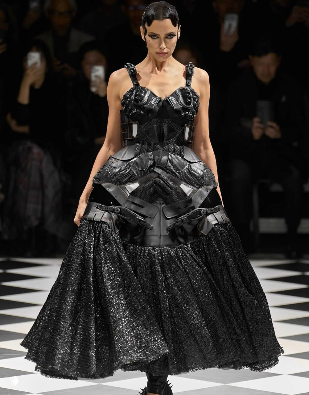 Ирина Шейк на показе Junya Watanabe