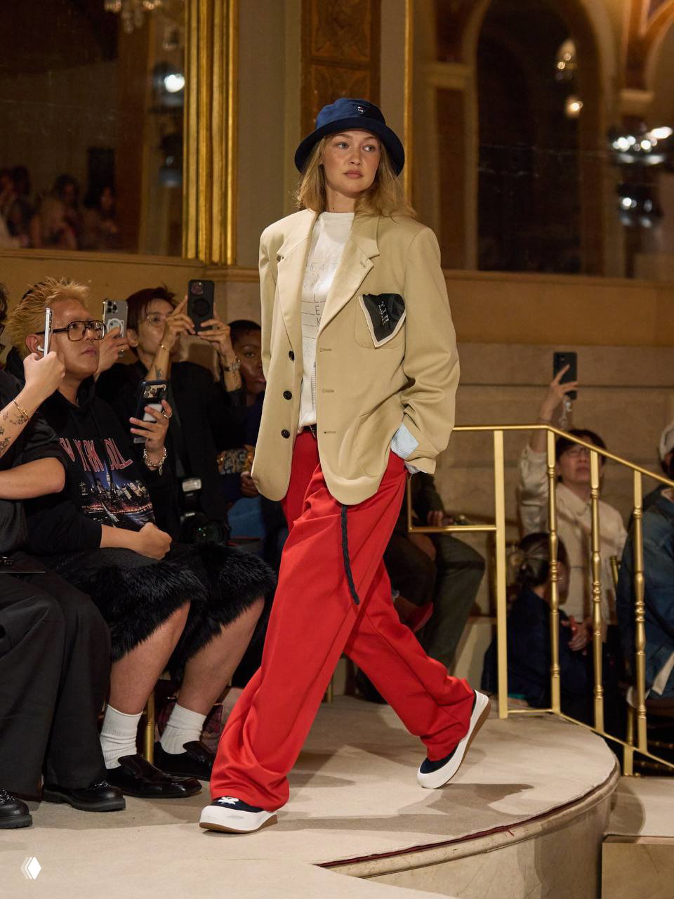 Джиджи Хадид на показе Tommy Hilfiger — NYFW