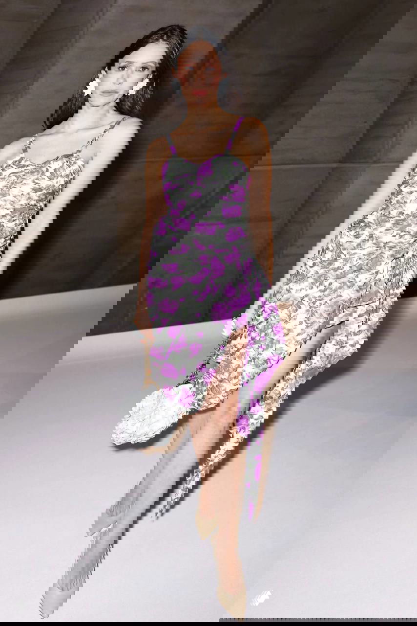 Нежный образ Нины Добрев на показе Chloé в Париже