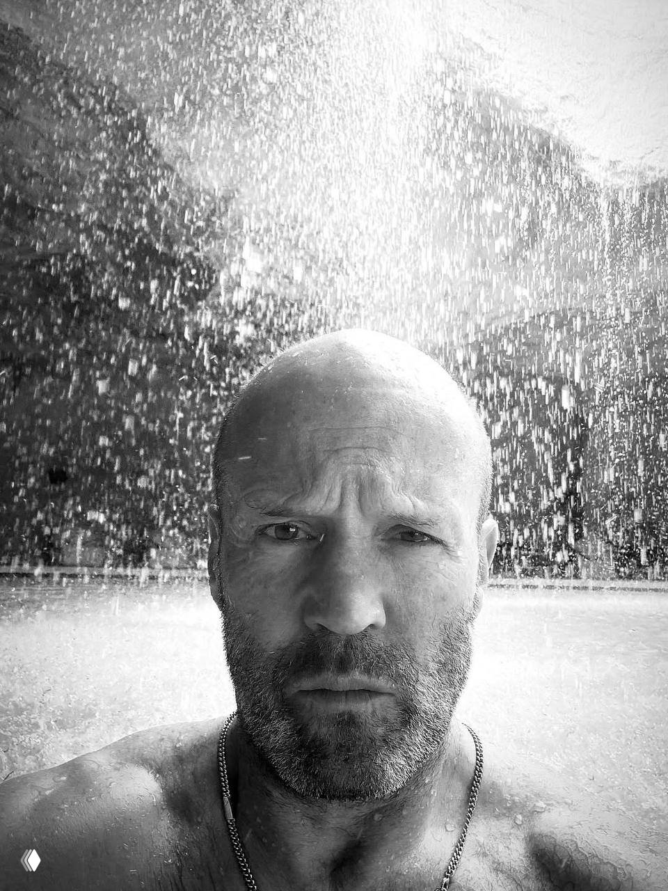 Джейсон Стэтхем в аквапарке с детьми