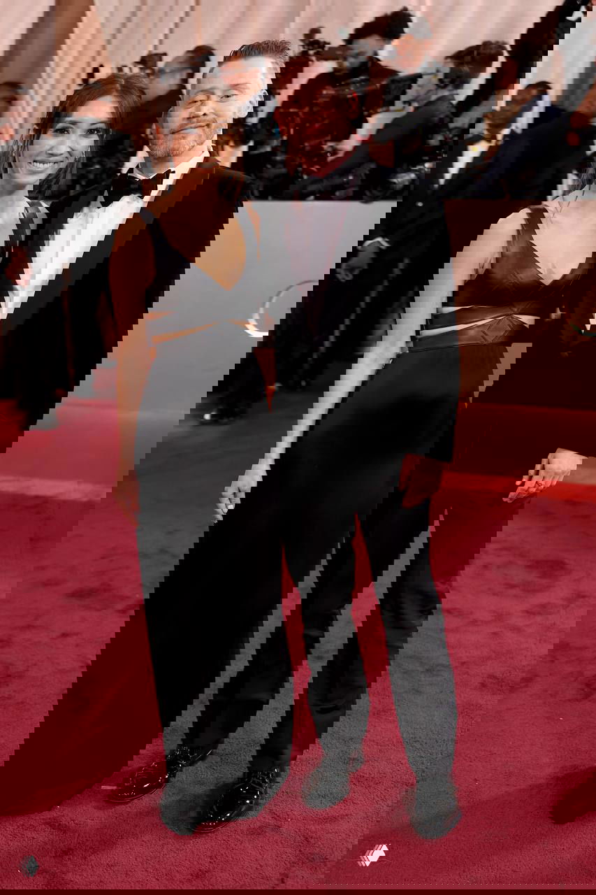 Маколей Калкин на «Золотом глобусе» с Брендой Сонг