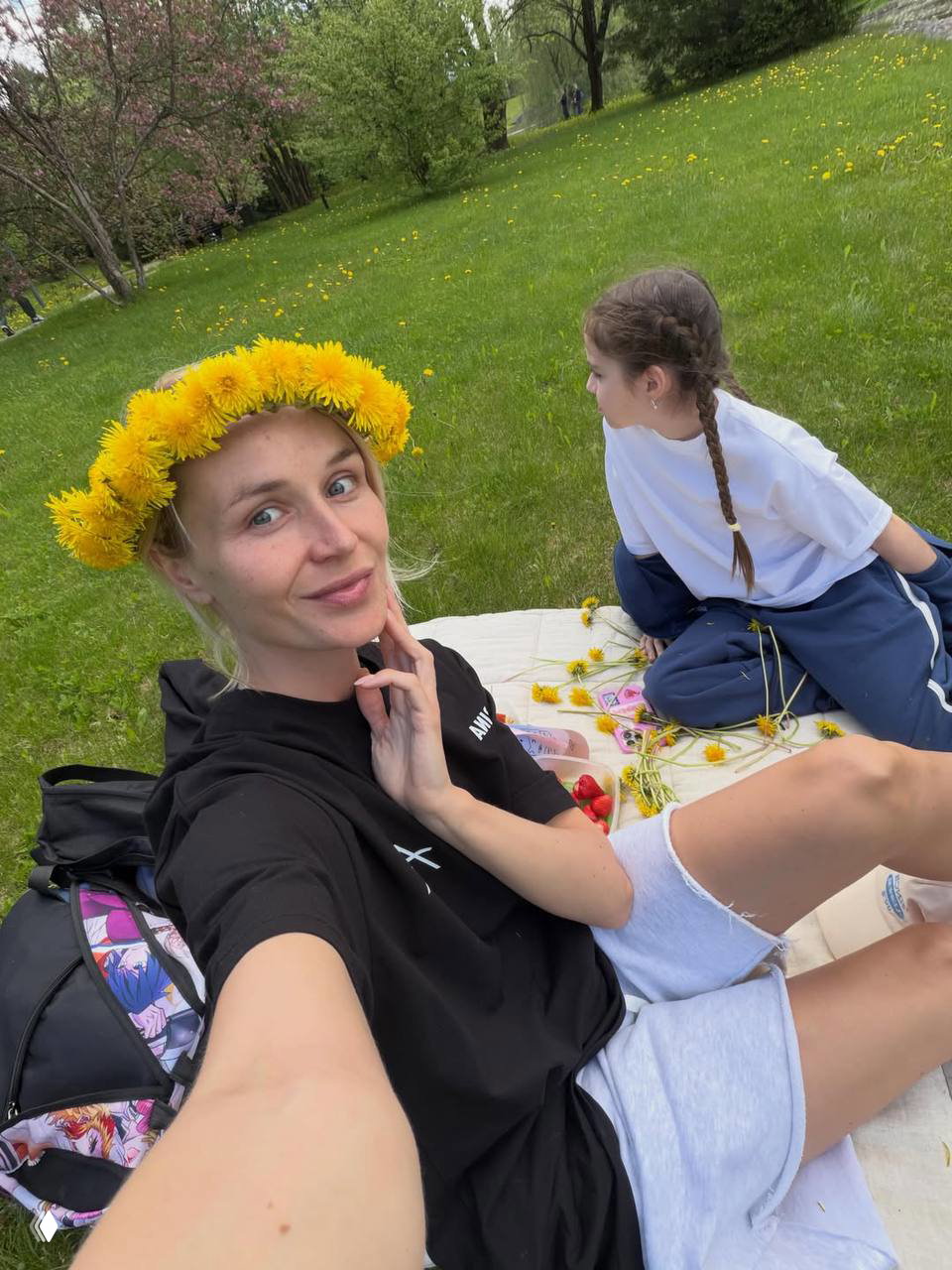 Полина Гагарина устроила пикник с дочкой
