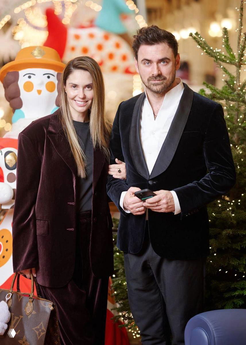 Агата Муцениеце впервые вышла в свет после родов