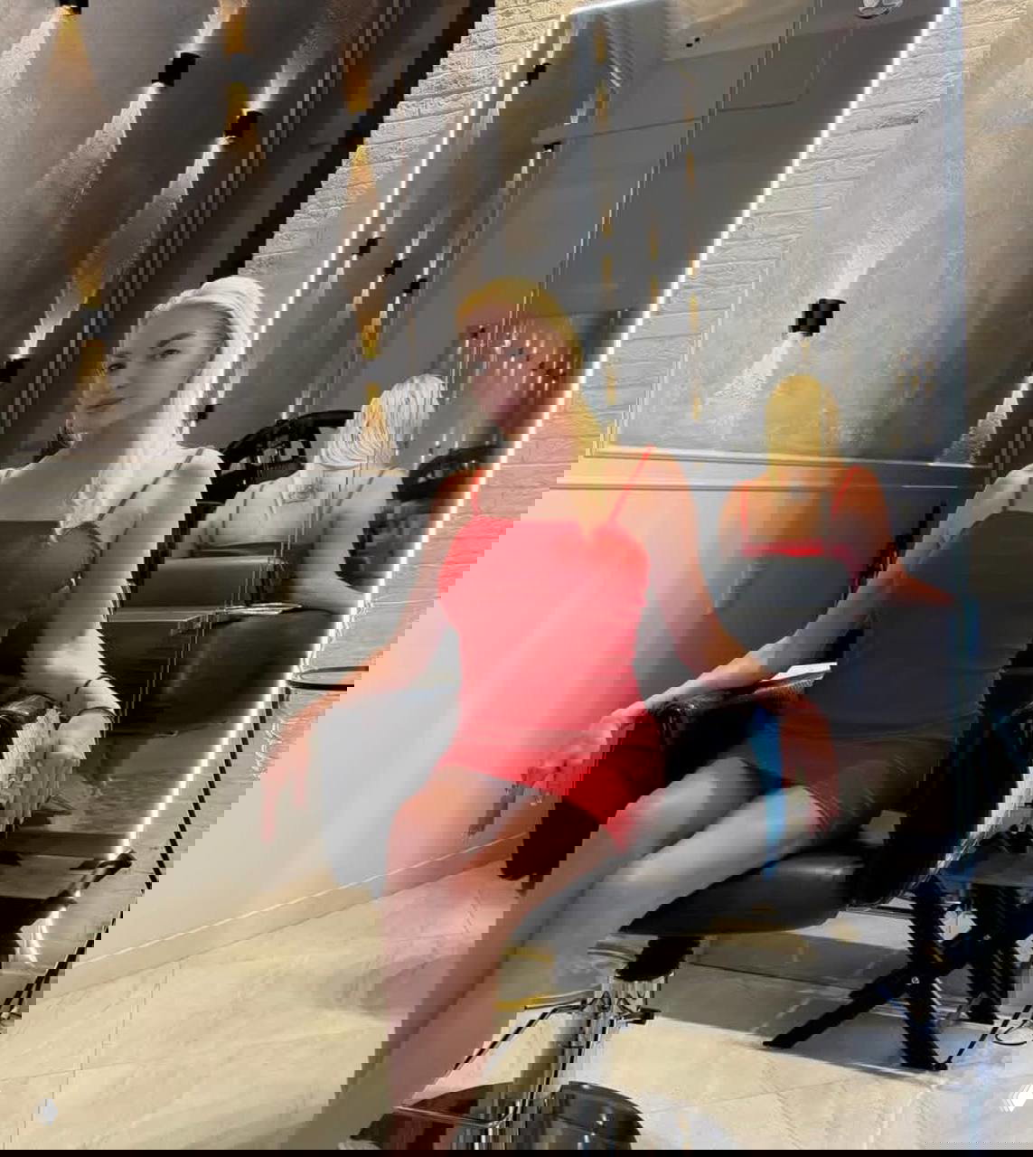 Анастасия Волочкова посвятила песню хейтерам