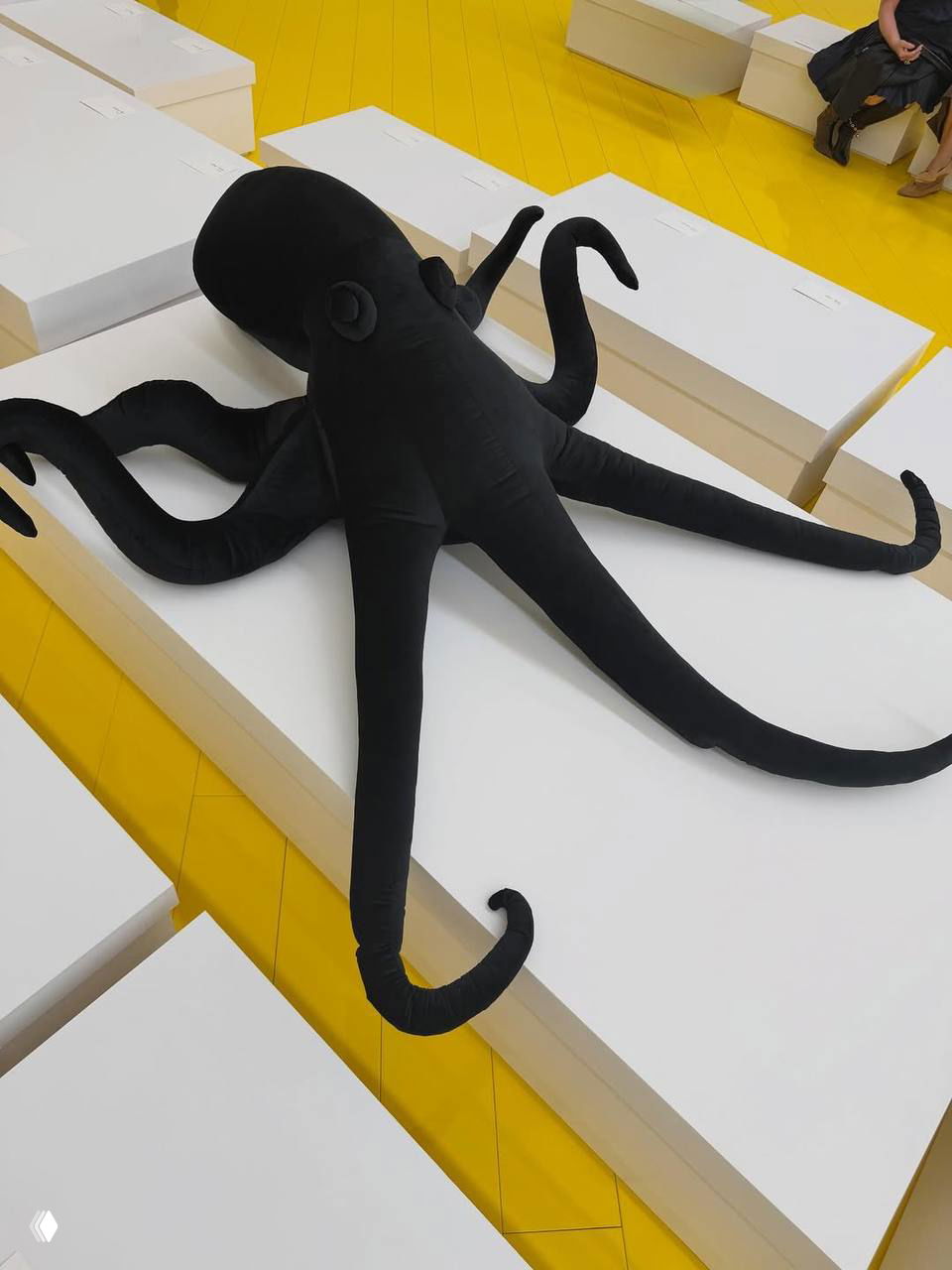 Плюшевые животные на показе Loewe