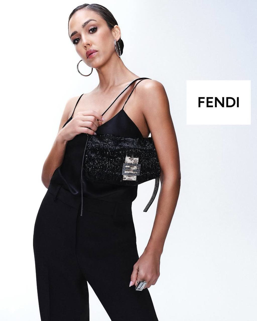 Fendi продолжает переосмыслять свою культовую сумку Baguette