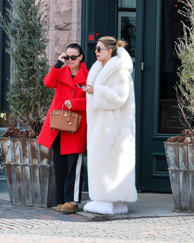 Белая шуба — действительно волшебная вещь.