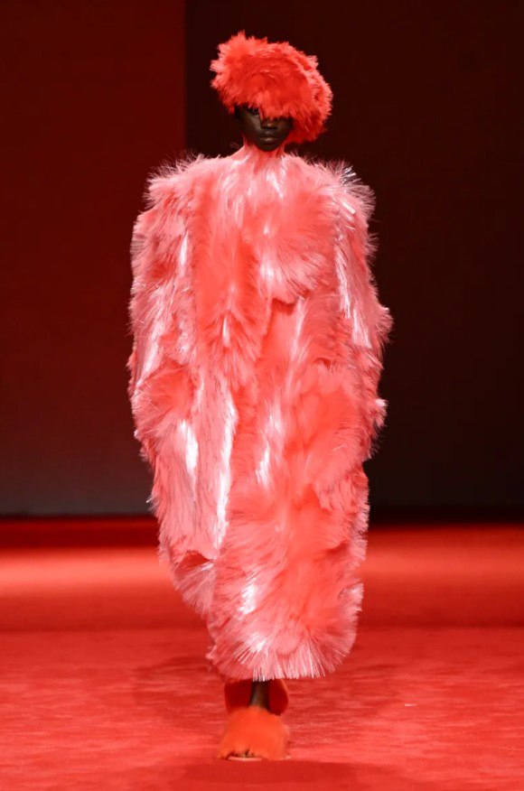 «Пальто для эмоциональной поддержки» от Bottega Veneta