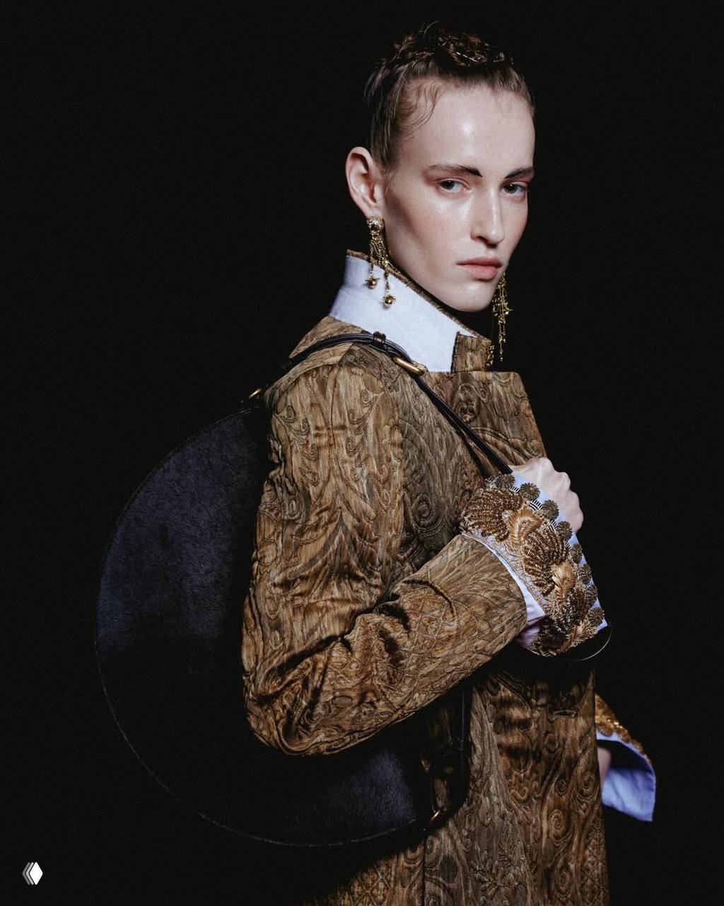 Dries Van Noten: фактурная вышивка и цветочные принты