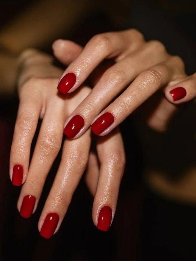 Цвета маникюра на Новый год — Год Красной Огненной Лошади