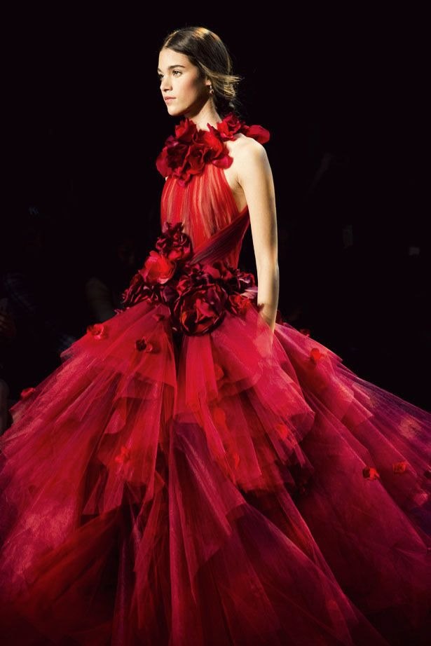 Коллекция Marchesa 2016: алые и золотые платья