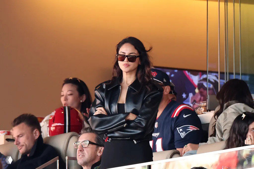 Звёзды на Super Bowl 2026: кого заметили