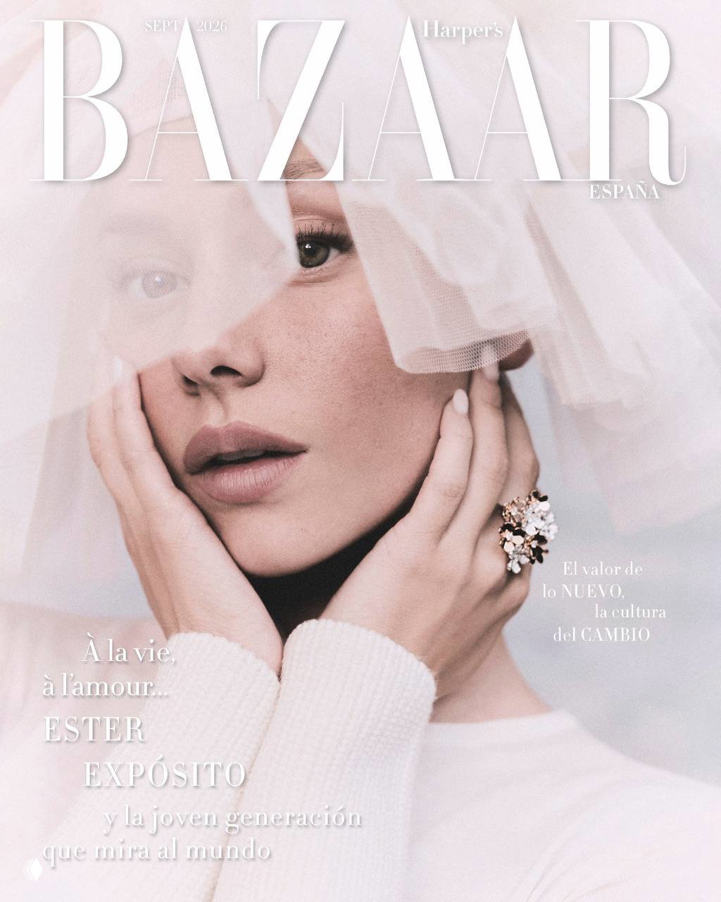 Звезда «Элиты» Эстер Экспосито — героиня Harper’s Bazaar