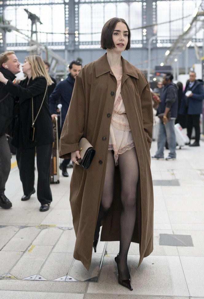 Образы Лили Коллинз перед 5 сезоном «Эмили в Париже»