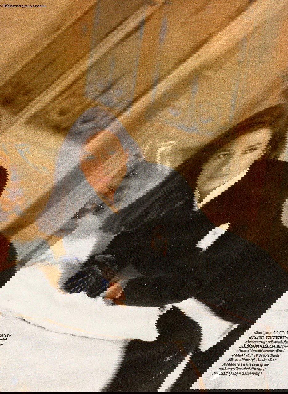 Розмари Макгрота в элегантном образе, лёжа на кровати — архивный кадр 1991 года для Marie Claire с акцентом на классический стиль.