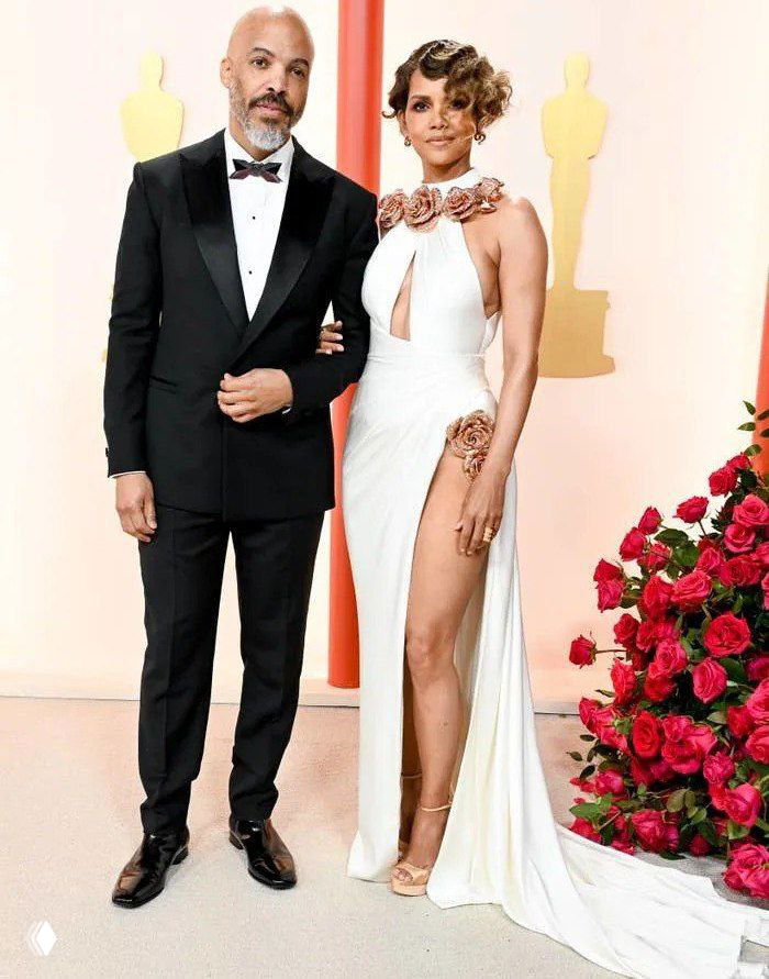 Холли Берри согласилась на брак с Ваном Хантом