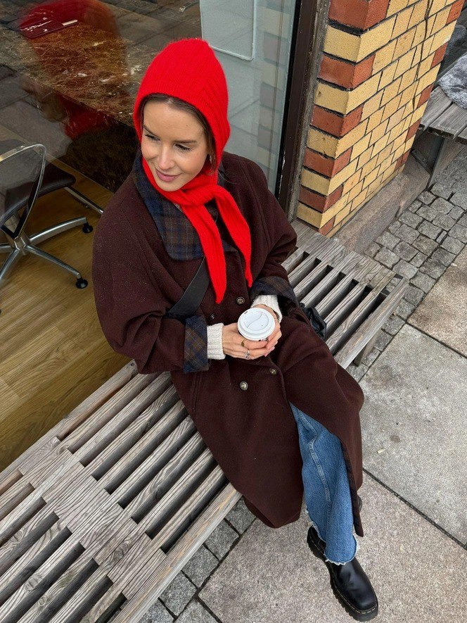 Зимние приёмы: чепчики, цветные пуховики и обувь