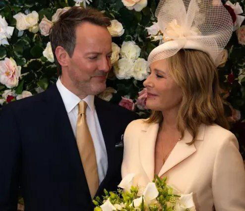 Закрытая свадьба Ким Кэттролл: образы невесты и жениха