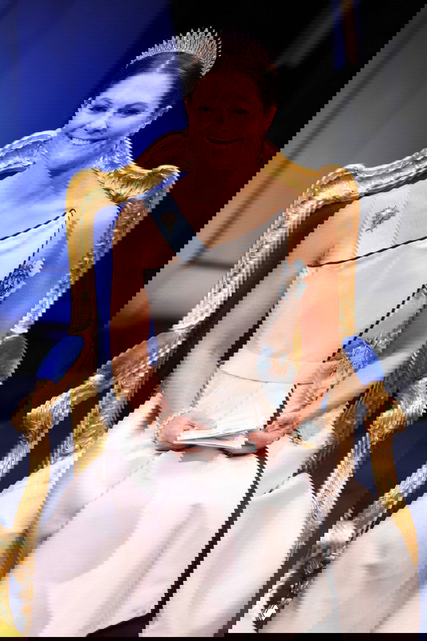 Виктория в платье своей мамы на Нобелевской церемонии