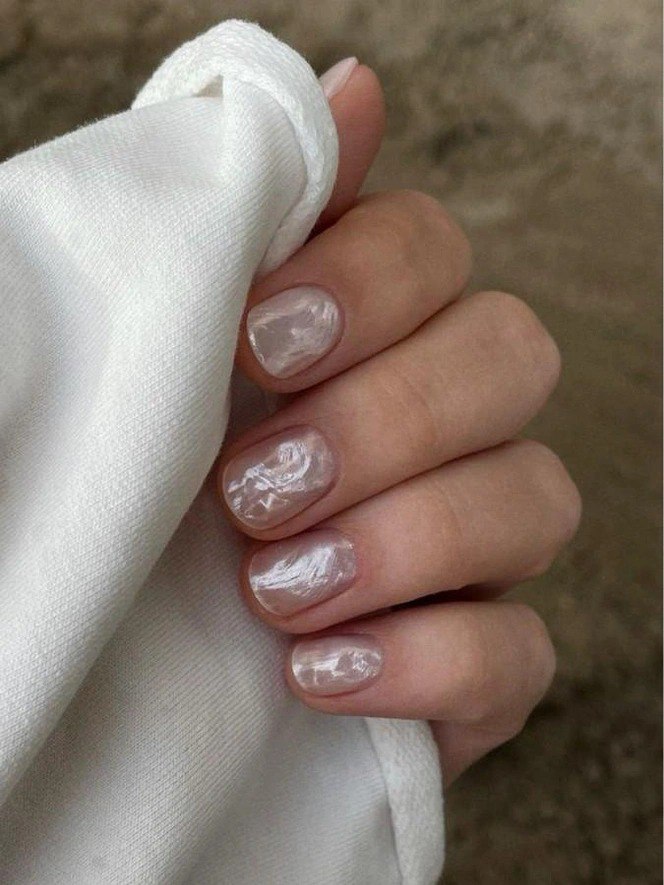 Нежные идеи зимнего маникюра