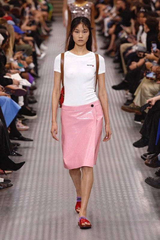 Опуская планку: низкая талия снова в тренде