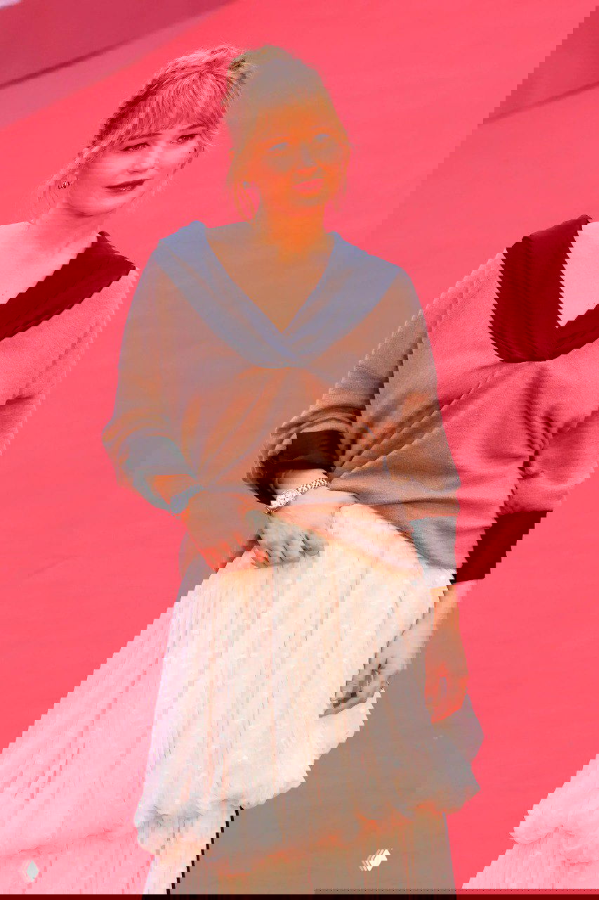 Дженнифер Лоуренс выгуливает платье от Джонатана Андерсона