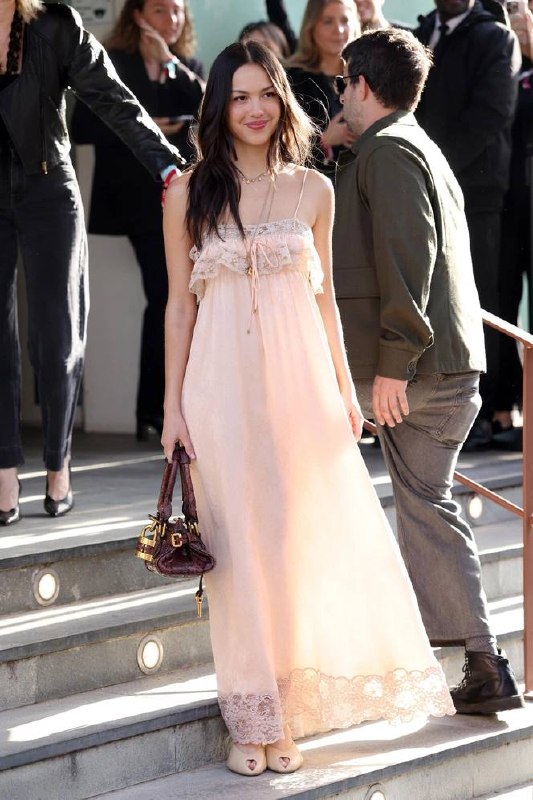 Модные платья на выпускной 2026: выбираем стиль (1 часть)