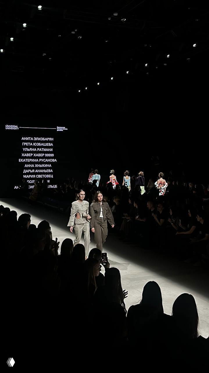 Показ начинающих дизайнеров Британской высшей школы дизайна