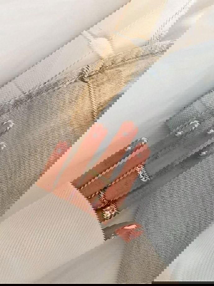 Идеи зимнего маникюра в светлых оттенках