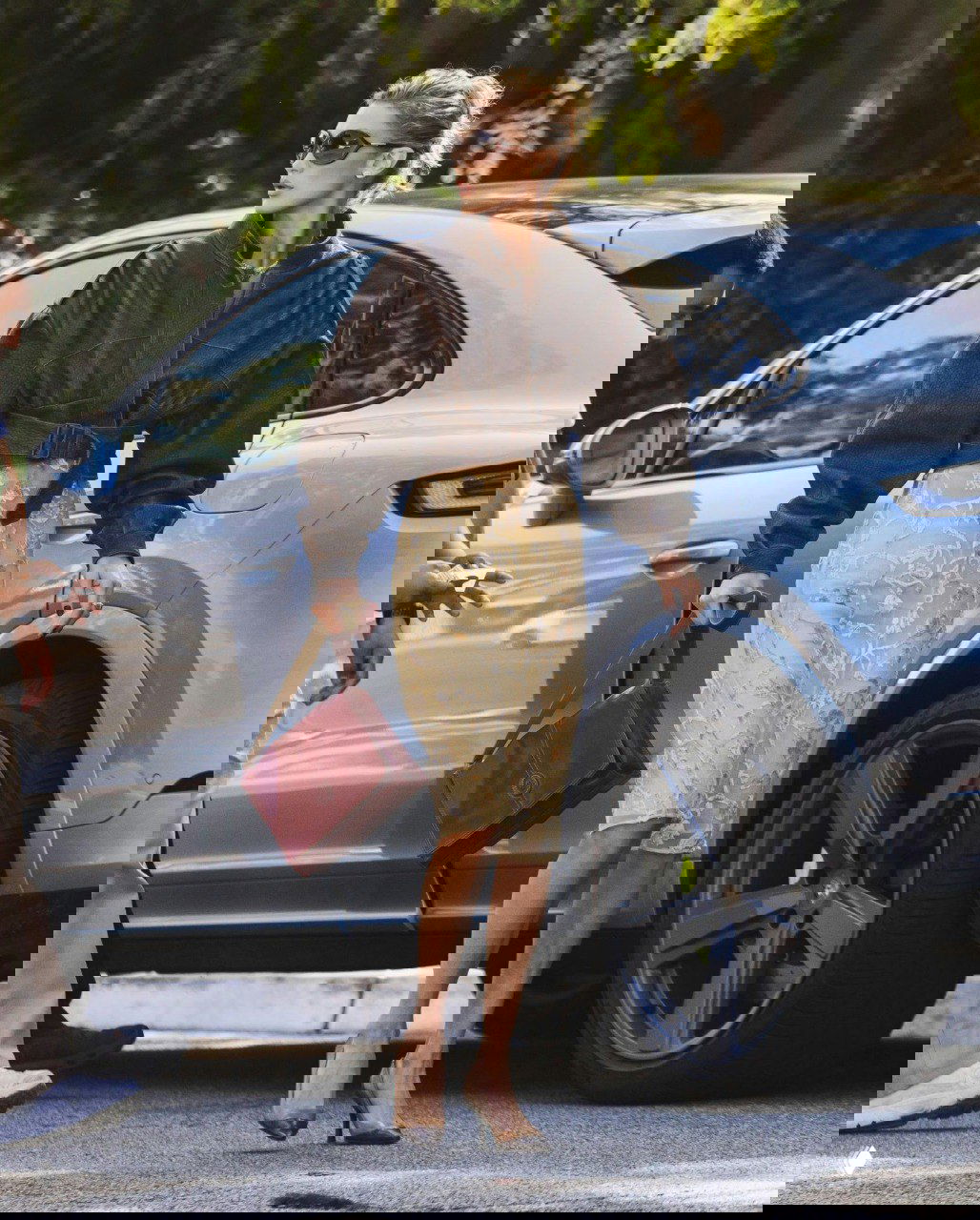 Белла Хадид: сочетание нежного винтажного платья