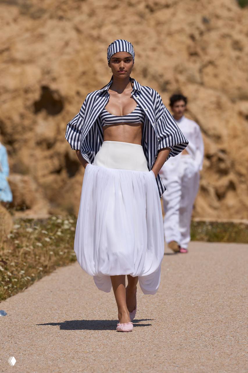 А вот и сам показ Jacquemus на Корсике!