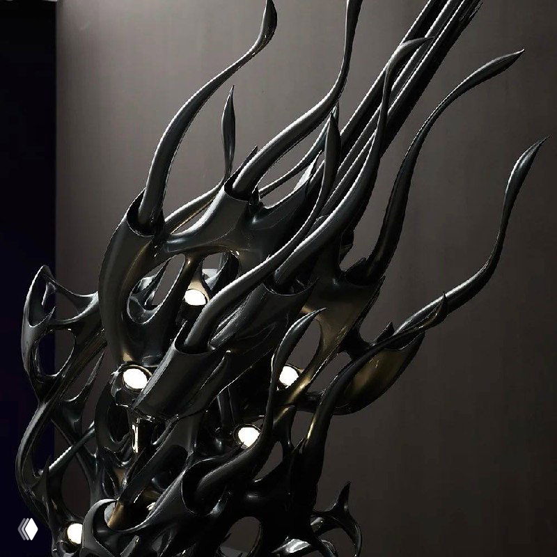 Абстрактное цифровое изображение с тёмными диагональными формами и блестящими металлическими элементами — фиджитал-объект с кинетическим впечатлением.