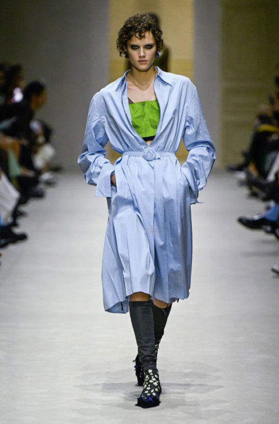 «Живая» многослойность коллекции Prada в Милане