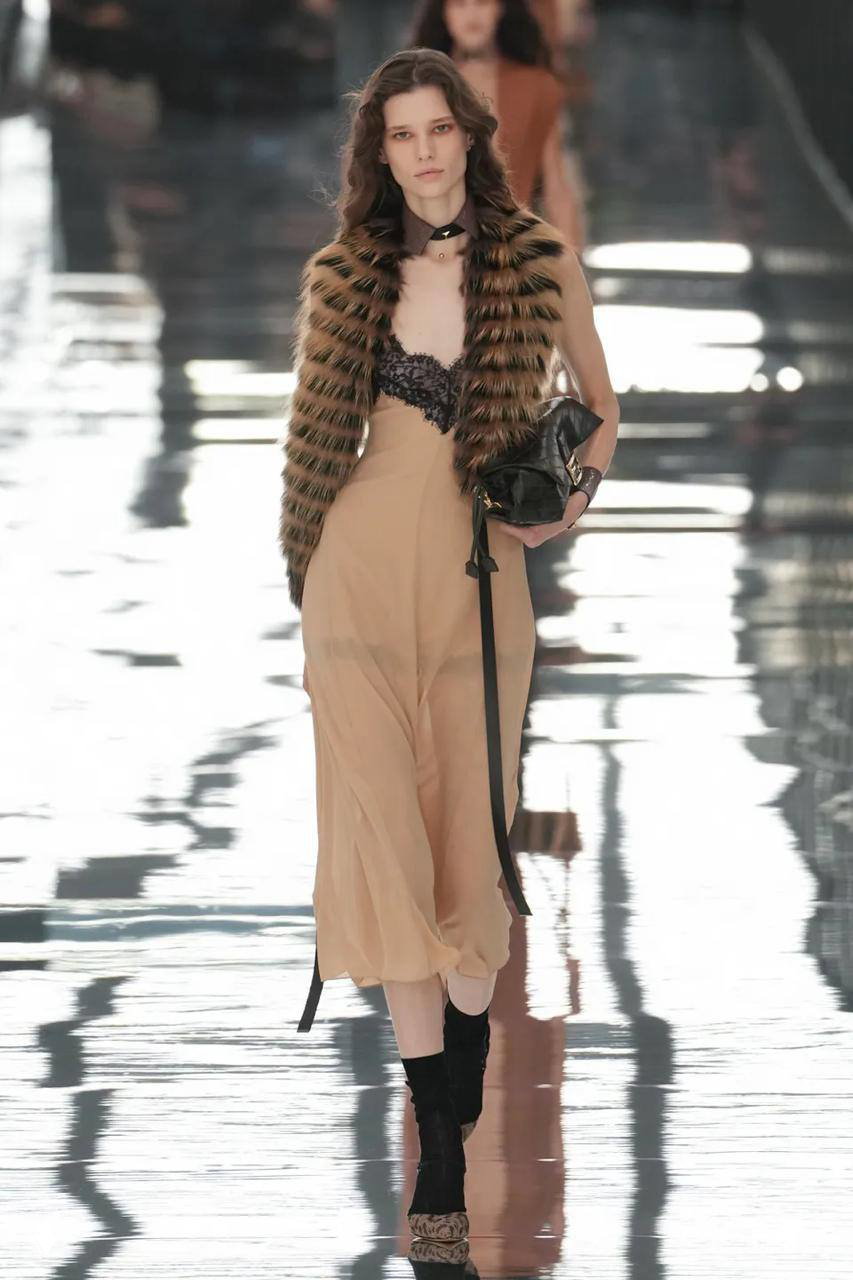 Показ Fendi в Милане под руководством Марии Грации Кьюри