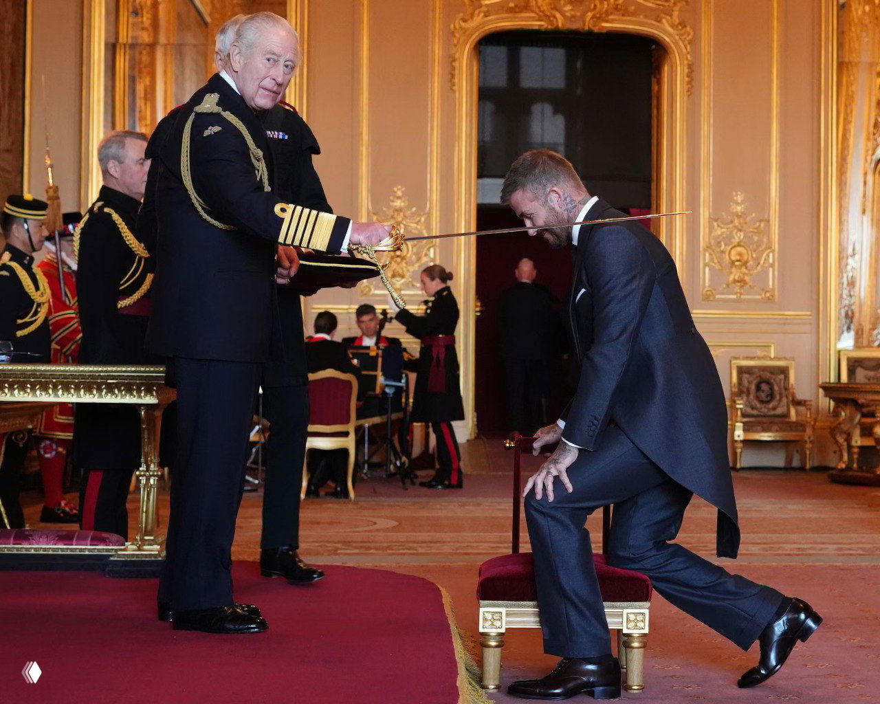 Теперь сэр Дэвид Бекхэм: футболиста посвятили в рыцари!