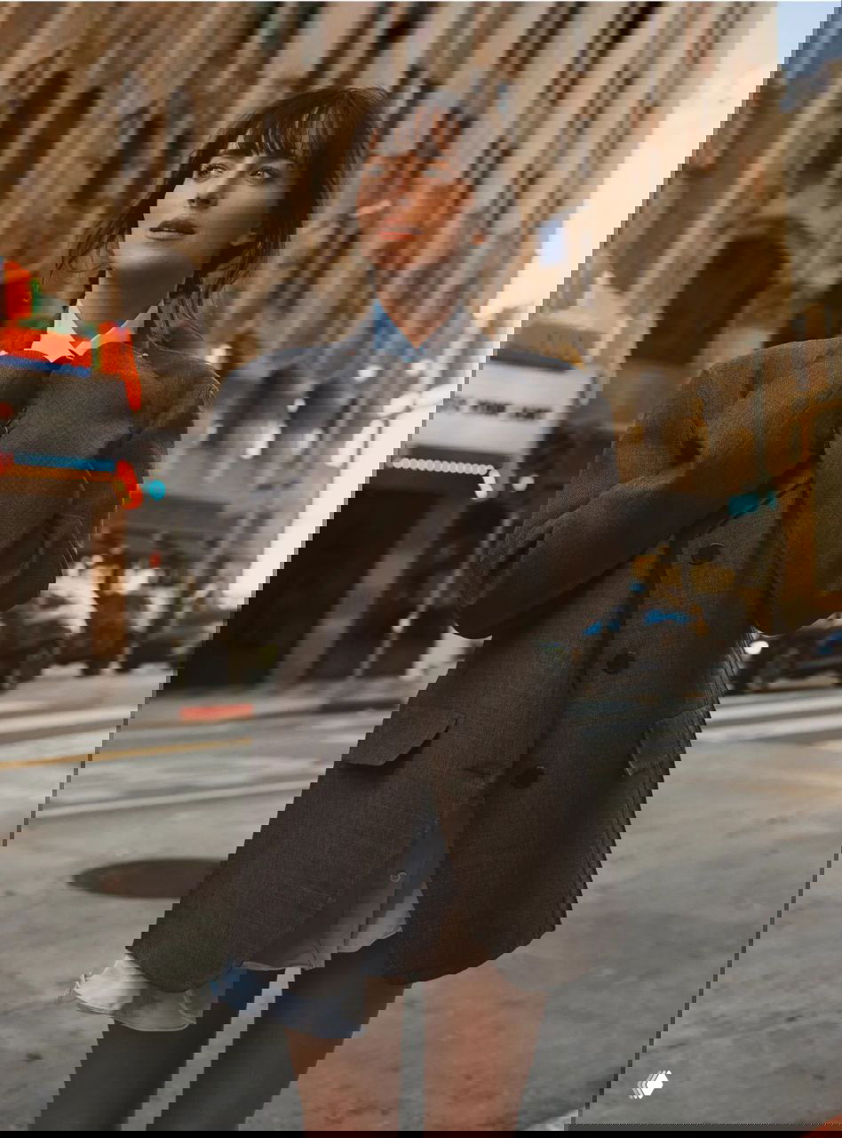 Дакота Джонсон: пора стильно утепляться