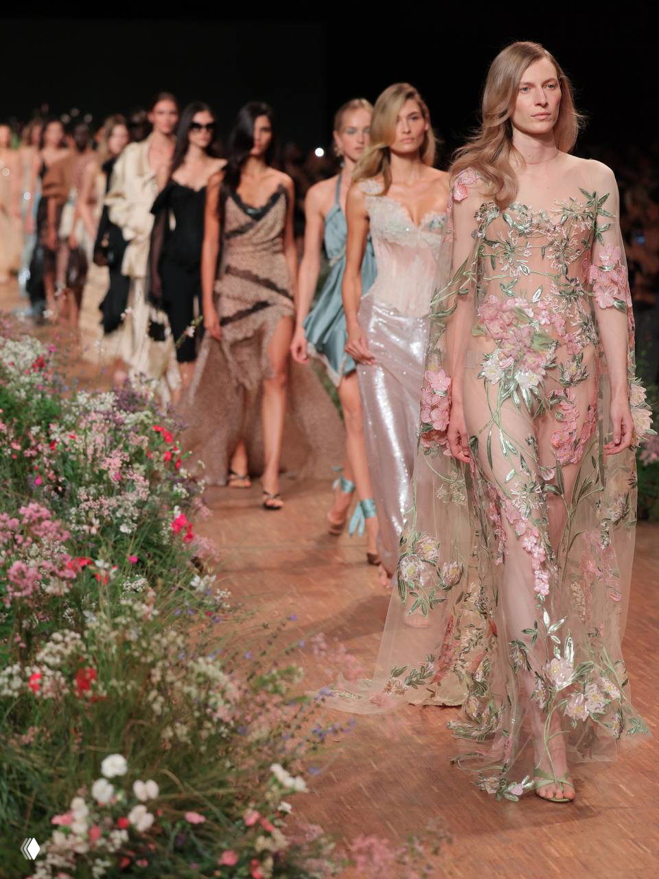 Elie Saab показал весну-лето 2027 в Париже