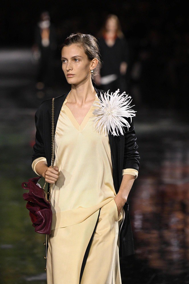 Броши в тренде: акцент в коллекциях дизайнеров